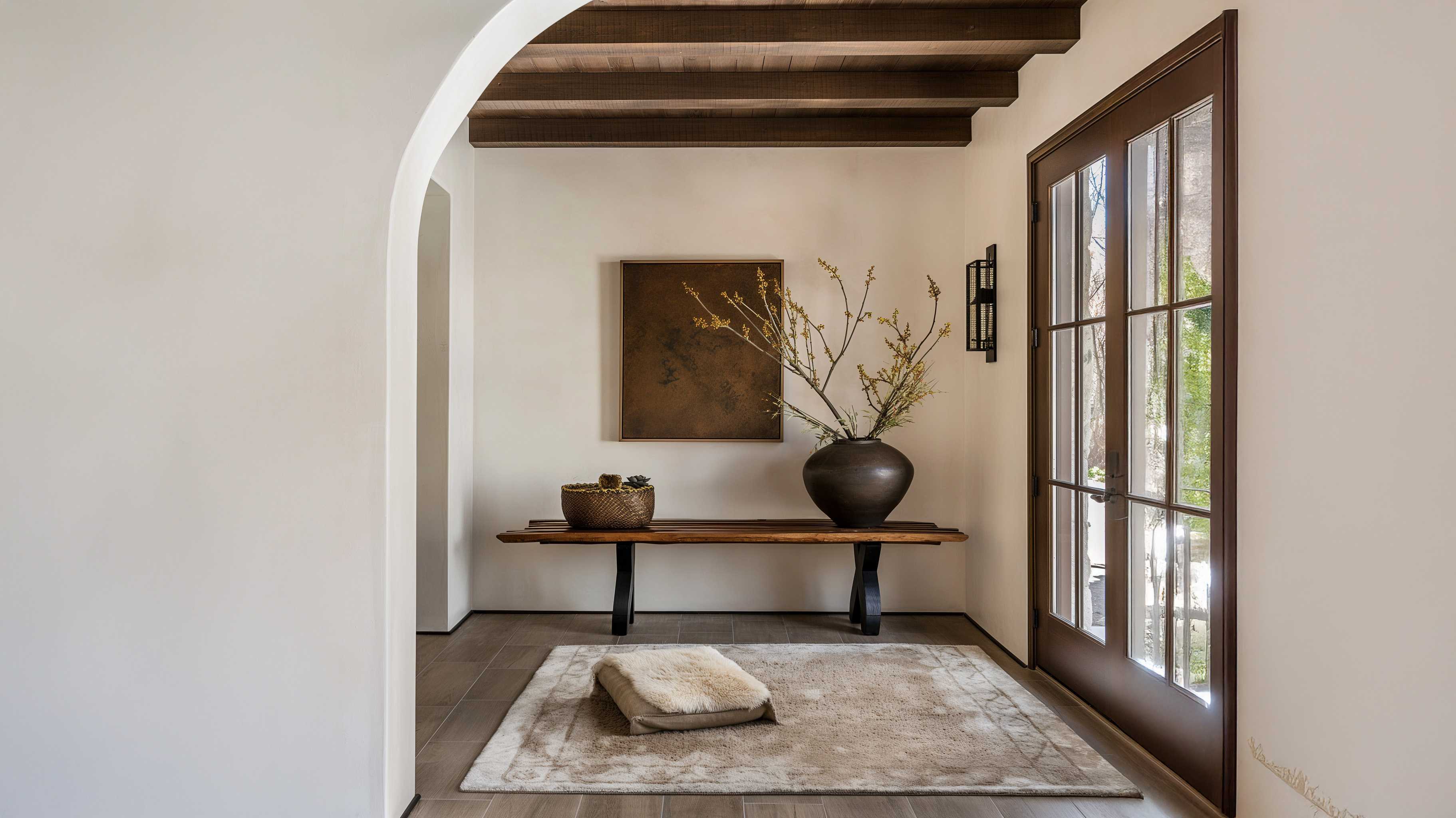 Unlike flat printed wall hangings, this piece integrates two natural weaving techniques (seagrass and macramé) in one lightweight panel. The hidden frame allows flush wall mounting while preserving an organic, unstudied look – perfect for biophilic design or Japandi interiors.

